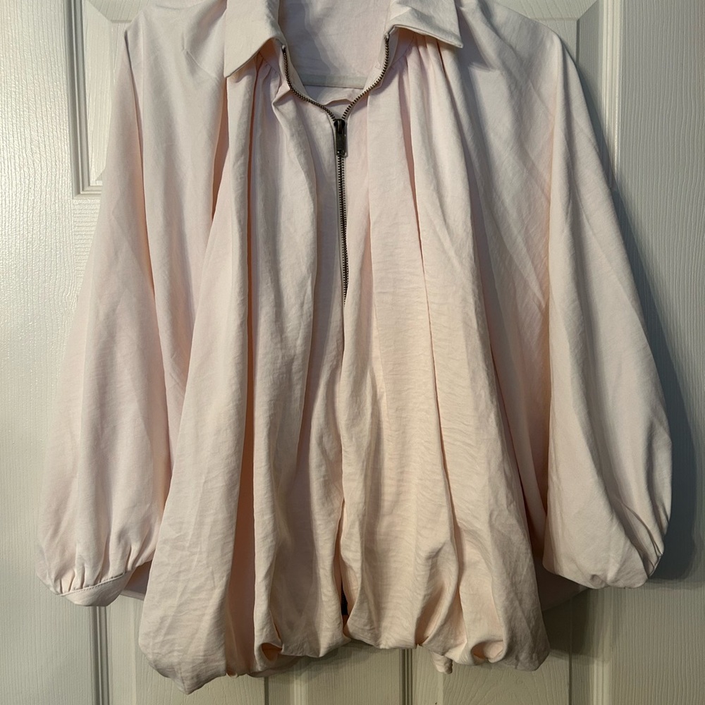 Elegant beige off white Women's oversized bubble hem zip up jacket medium M